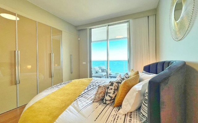 Lux Apartment first row