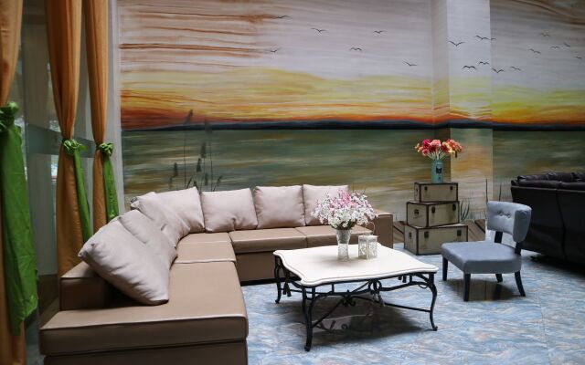 Paragon Hotel and Suites