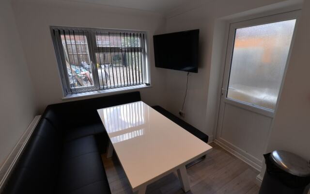 Inviting Holiday Home in Coventry Near Coventry University