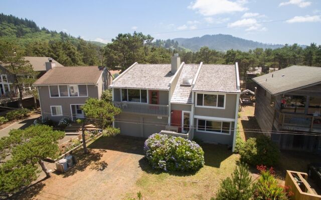 Neskowin Nest 4 Br home by RedAwning