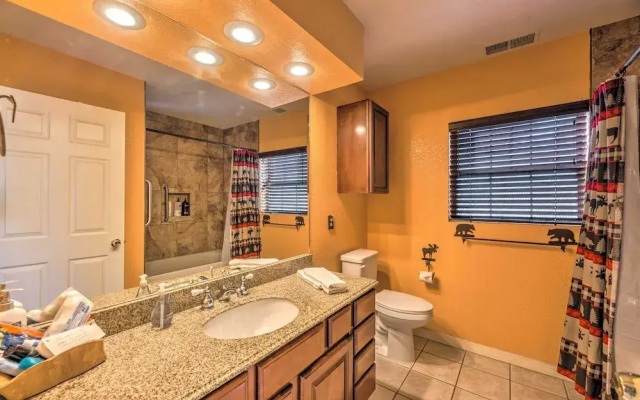 Ruidoso Cabin w/ Hot Tub & Mtn Views!