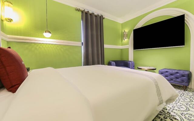 Lerocherrouge Hotel