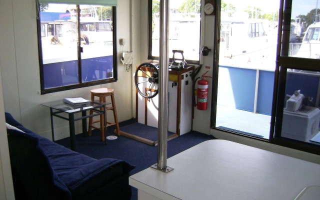 Boyds Bay Houseboat Holidays