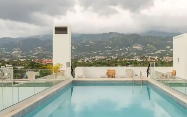 Comfy Studio with rooftop pool