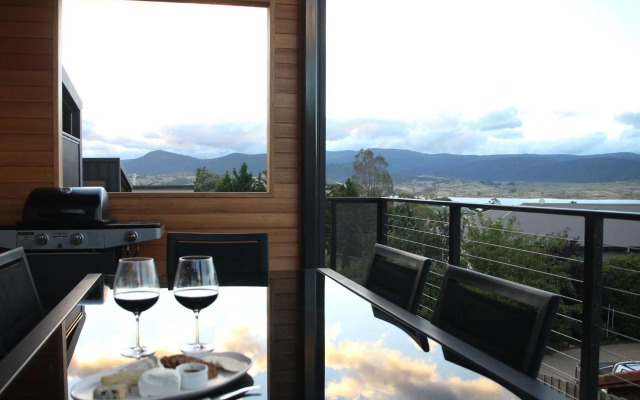 Spuren 4 of 2 Echidna Place East Jindabyne