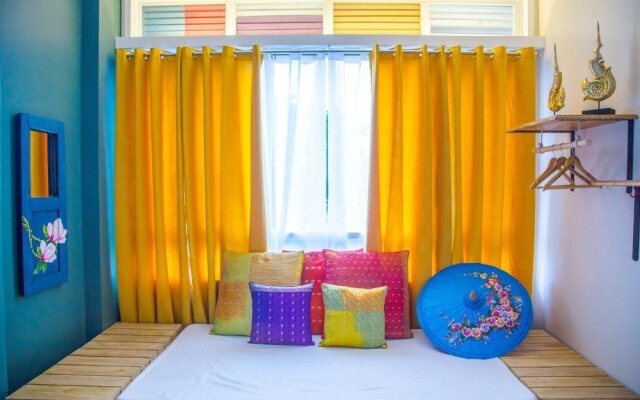 Flotsam & Jetsam Artist Beach Hostel