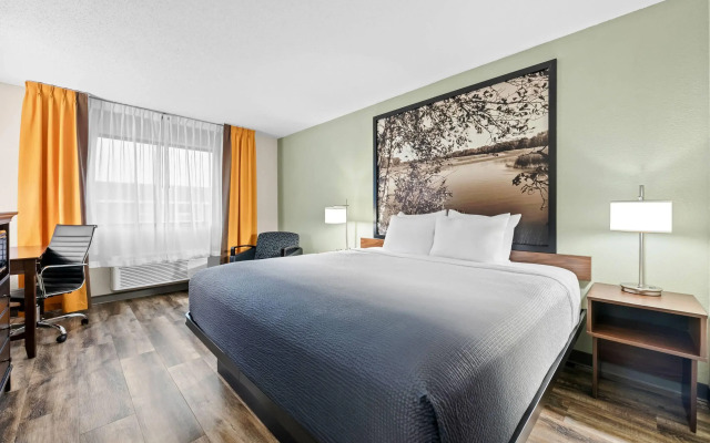 Super 8 by Wyndham Alexandria MN