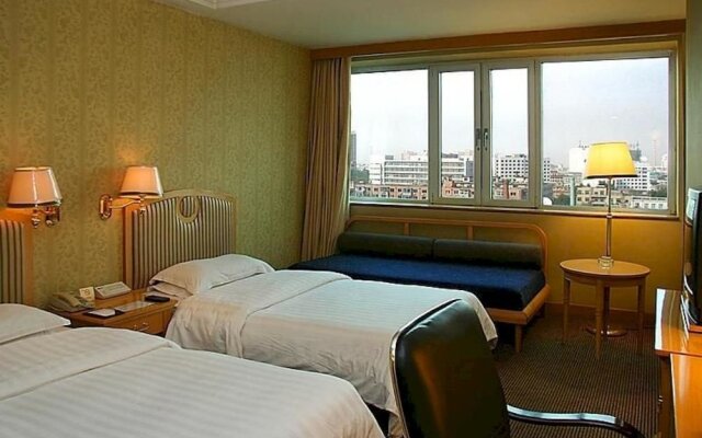 Maxcourt Hotel