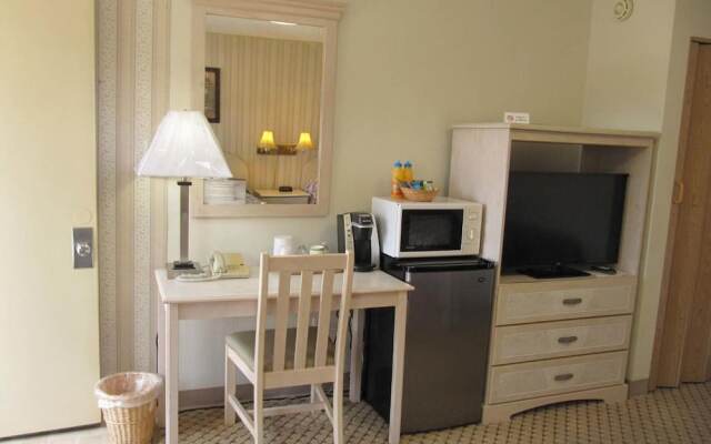 Redwood Inn