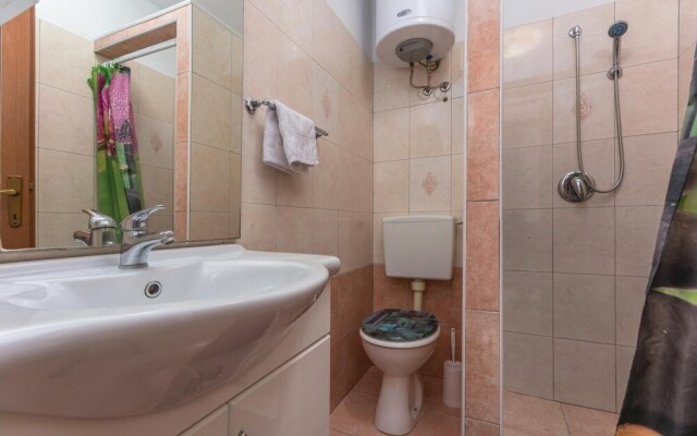 Awesome Home in Labin with Hot Tub, WiFi & 5 Bedrooms
