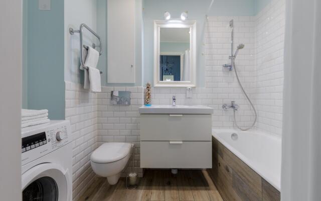 БелосНежность на набережной Обводного канала 108