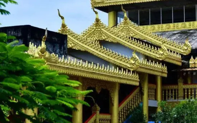 Ruili Elong R.YUN Hotel (Ruili Tourism Pedestrian Street)