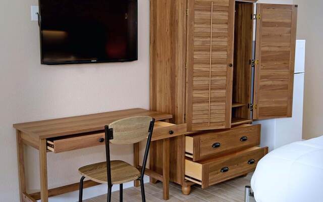 Banyan Hotel & MicroSuites