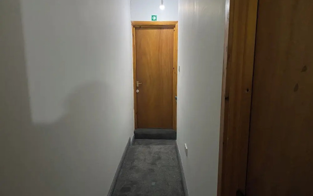 Room in Guest Room - Spacious Double Room in Stoke