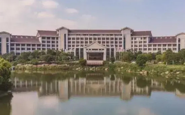 Zhangzhou Longjia Hotel