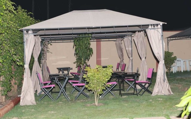 Parigha Hotel
