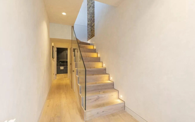 Stylish 2-bed loft apartment near Battersea Park, South London