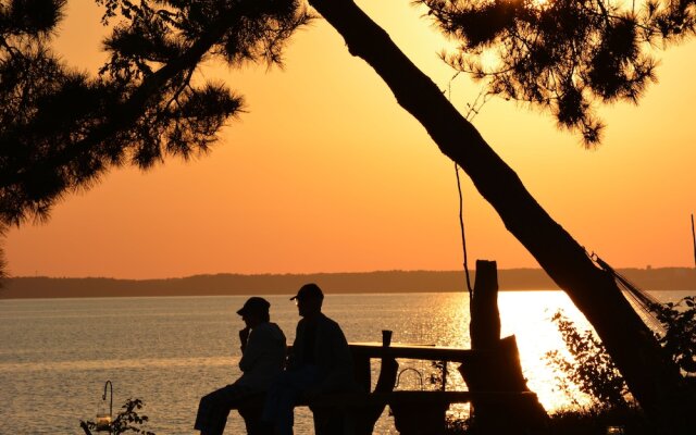 Black Walnut Point Inn