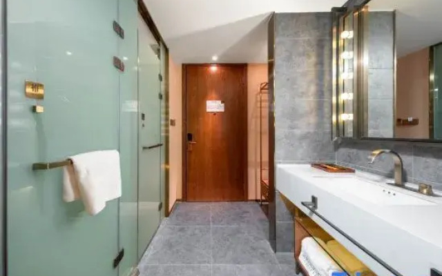 James Joyce Coffetel Hotel (Chifeng High-Speed Railway Station)
