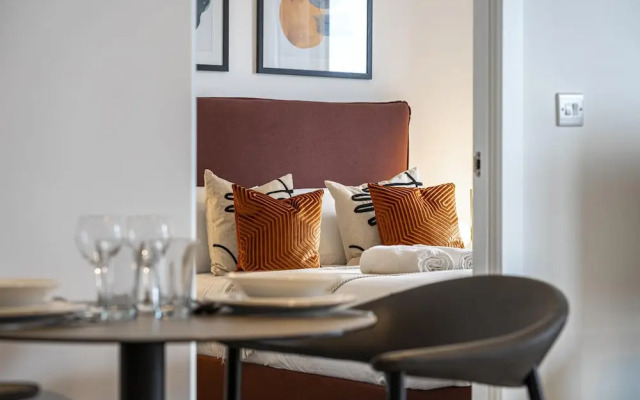 Waterside Flat in Central Leeds