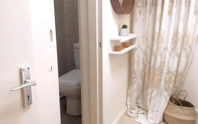 Best location 2 bed2 bath w/lift in town! (Kosher)