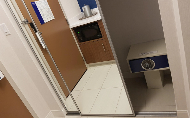 Holiday Inn Express & Suites Surrey by IHG