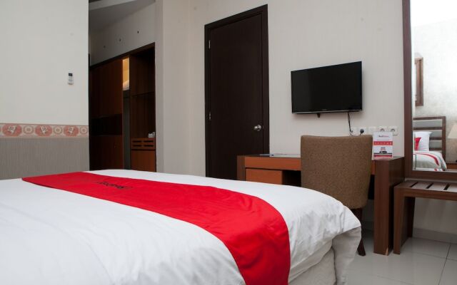 RedDoorz Plus near Bandung Indah Plaza