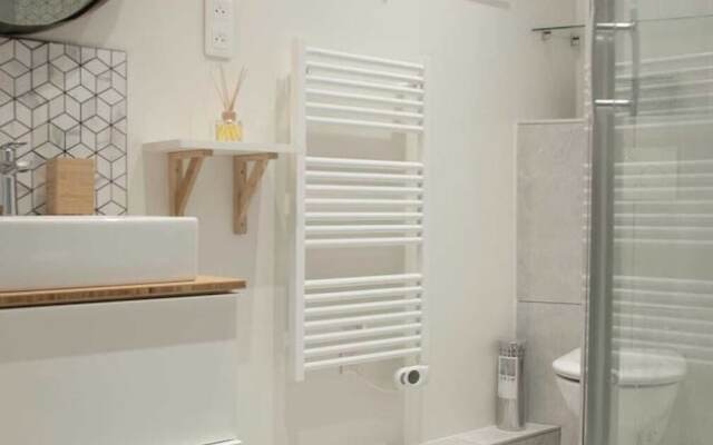 Renovated Apartment on the Outskirts of Paris