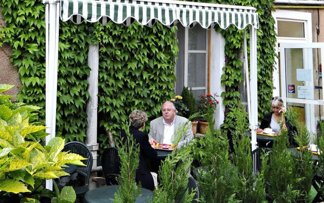 Citôtel le Plat dEtain