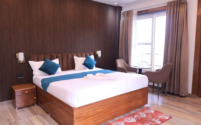 The Hoften Snowia Luxury Stay Near Bhalugarh Waterfall