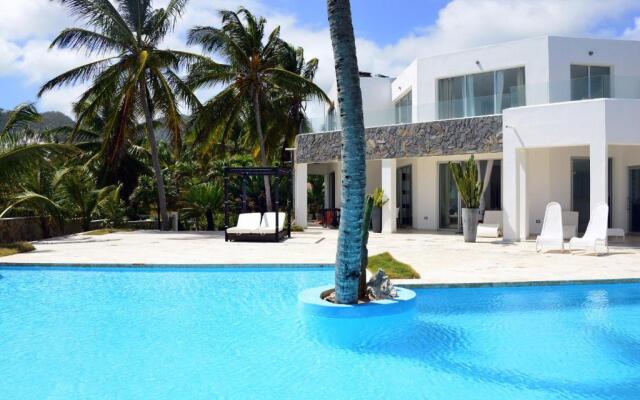 Villa Oceanfront Beach Access And Swim Pool Samana