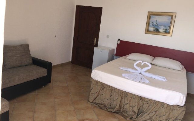 Apartments & Rooms Rozana