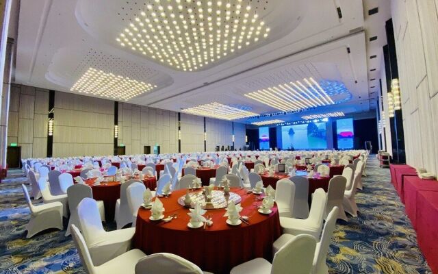 Muong Thanh Luxury Ha Long Centre Hotel