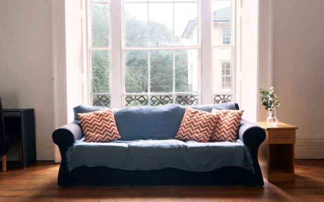 Westbourne Place Townhouse - by Clifton Short Lets