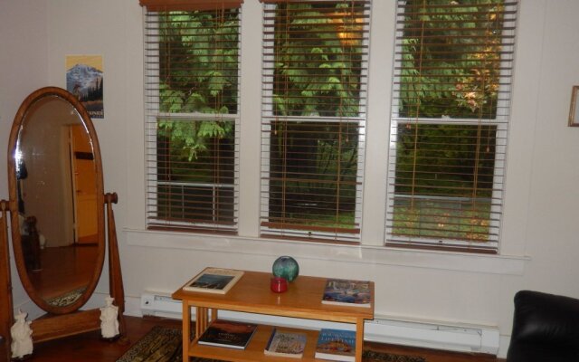 Mountain Meadows Inn