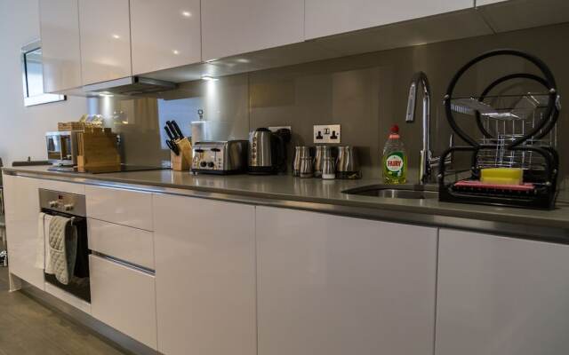 Brickfield Court Serviced Apartment by Ferndale