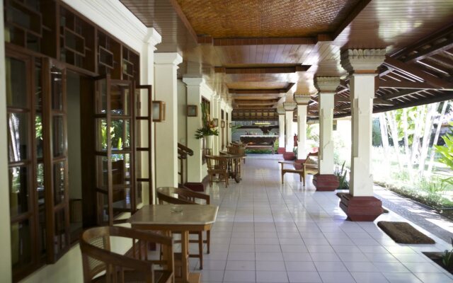 Un's Hotel