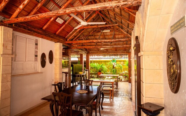 Great Colonial House