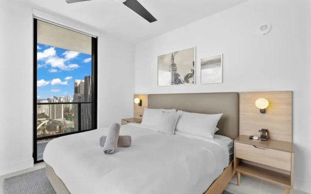 Luxury 45th-Floor Condo with City Views