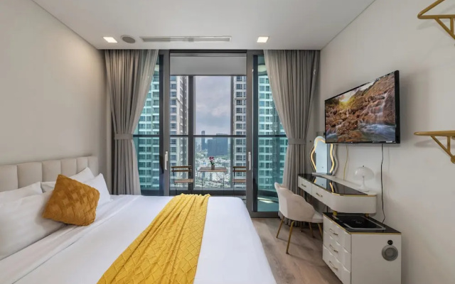 LANDMARK 81 Luxury Riverside Retreat