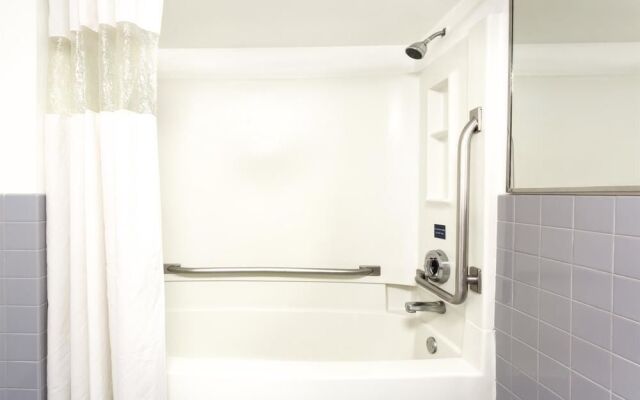 Travelodge Virginia Beach Bay Beach