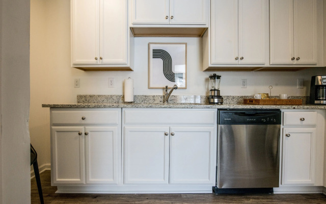 Modern 1BD Near Music Row and Downtown