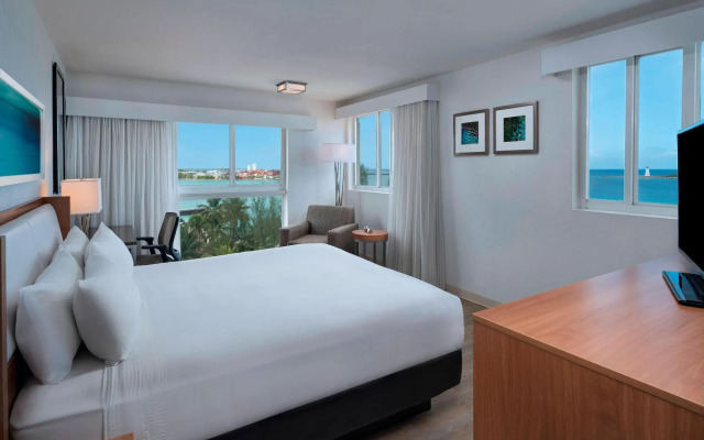 Courtyard by Marriott Nassau Downtown/Junkanoo Beach