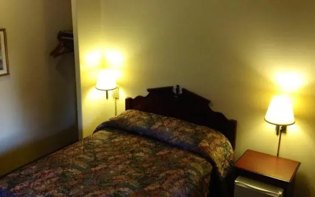 Humboldt Redwoods Inn