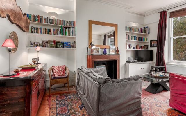 Light And Comfortable Hammersmith Home Ssq