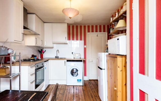 Bright Parsons Green Maisonette