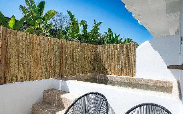 Atma Beach Rooms & Suites