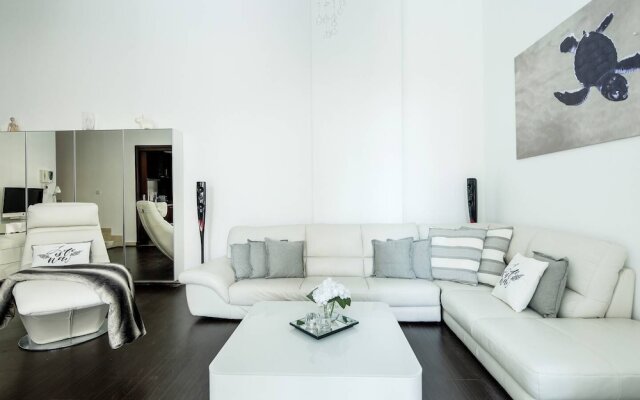 Unique 1BR Loft in Dubai Marina!