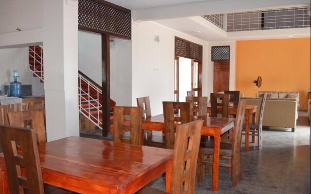 Dayanithi Guest House