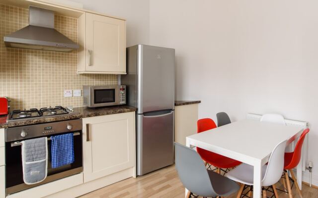 2 84a Albany Road